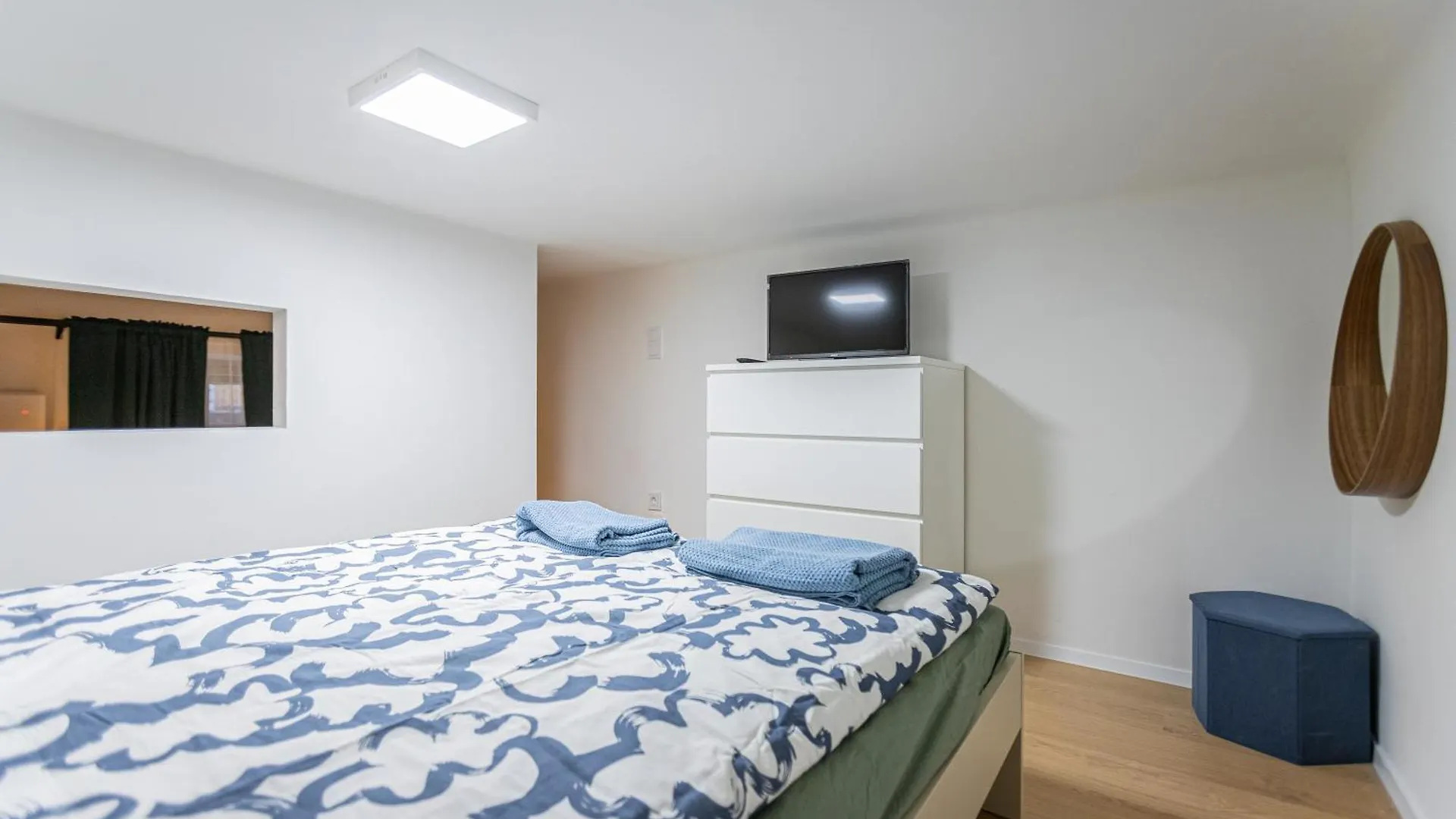 Apartment Cute Gallery Flat In Budapest, Spring