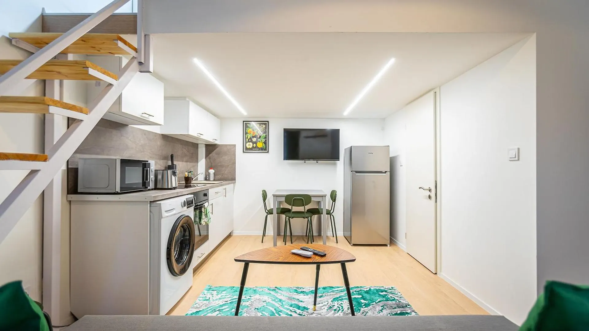 Cute Gallery Flat In Budapest, Spring Hungary