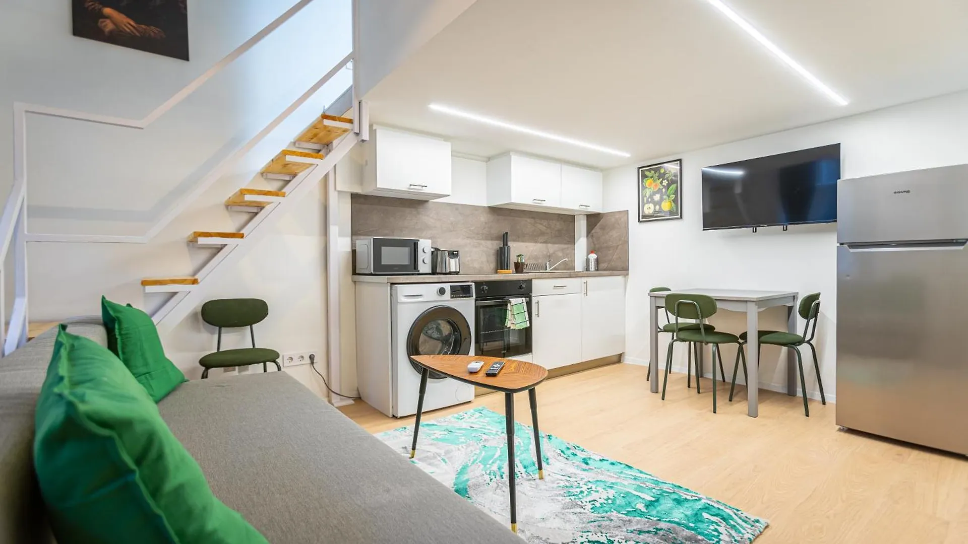Cute Gallery Flat In Budapest, Spring Hungary