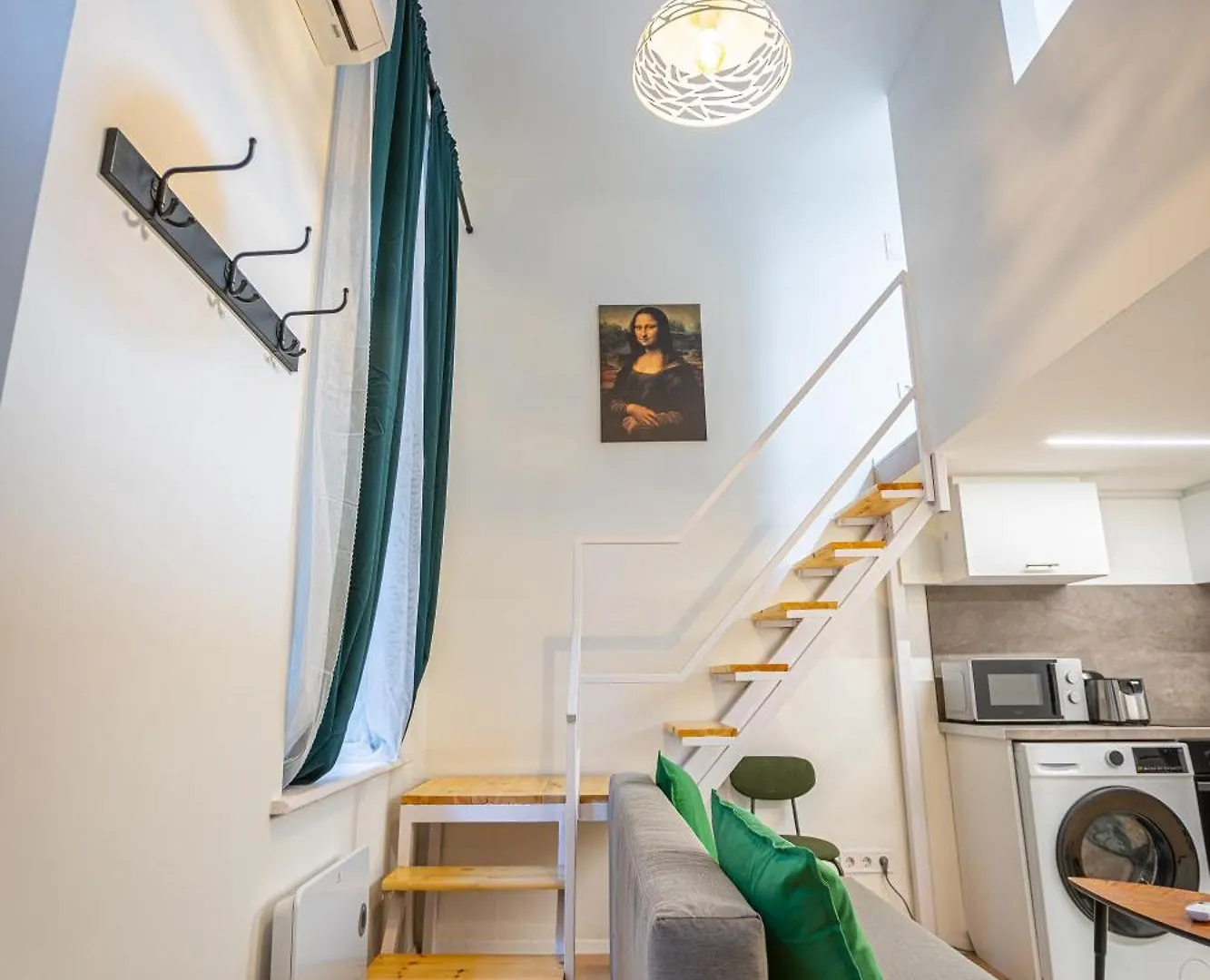 Cute Gallery Flat In Budapest, Spring Apartment