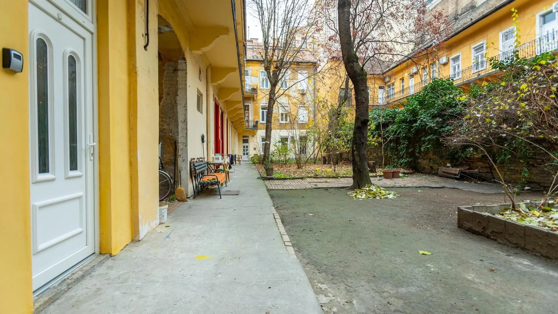 Cute Gallery Flat In Budapest, Spring Budapest