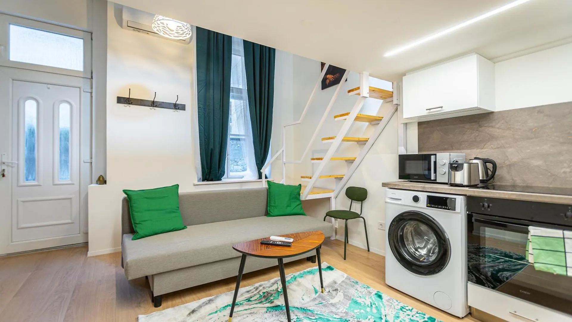 Cute Gallery Flat In Budapest, Spring 0*, Budapest