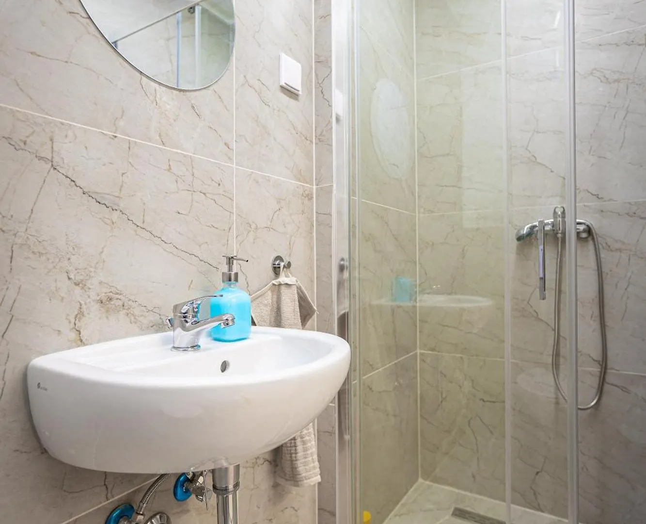 Cute Gallery Flat In Budapest, Spring Apartment